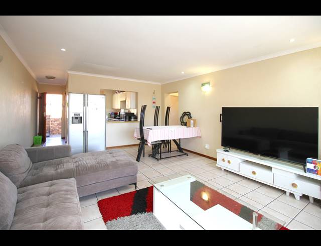 2 BEDROOM TOWNHOUSE FOR SALE IN FERNDALE